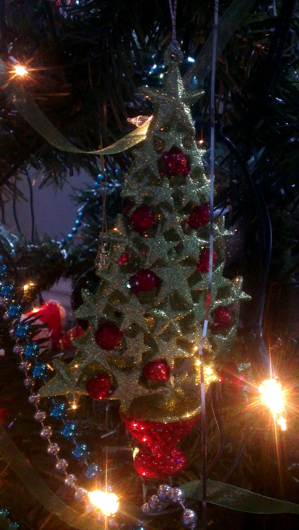A lovely sparkly tree to adorn our lovely sparkly tree!